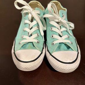 Converse women’s size 6